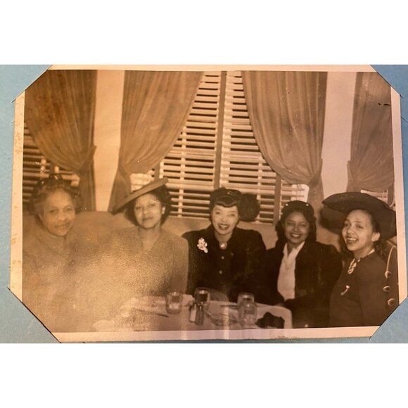 VTG 1944 Photo African American Women Dressed Up at Restaurant San Francisco Hat - Picture 2 of 14